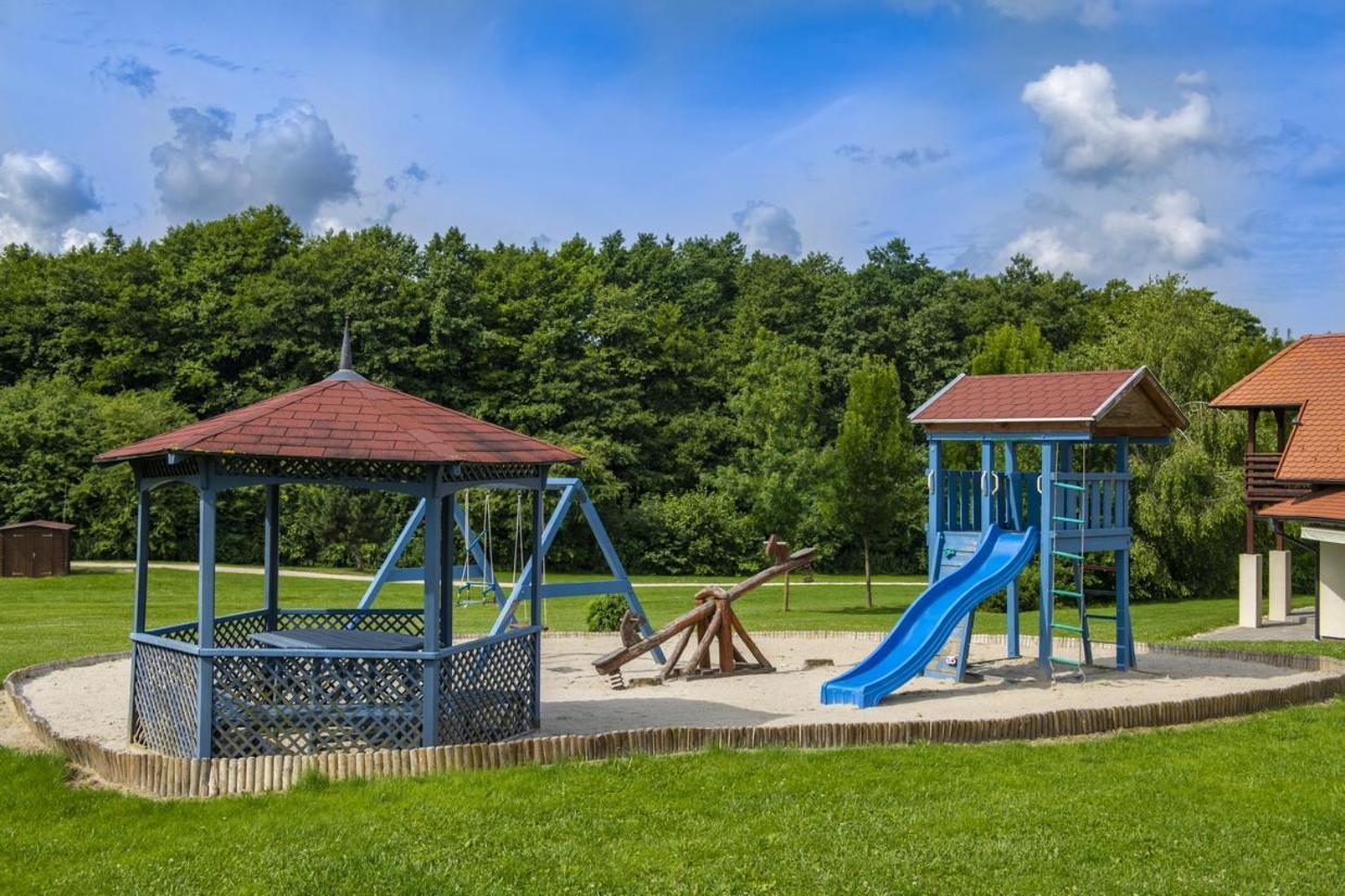 Hotel Forest Hills Zirc Εξωτερικό φωτογραφία