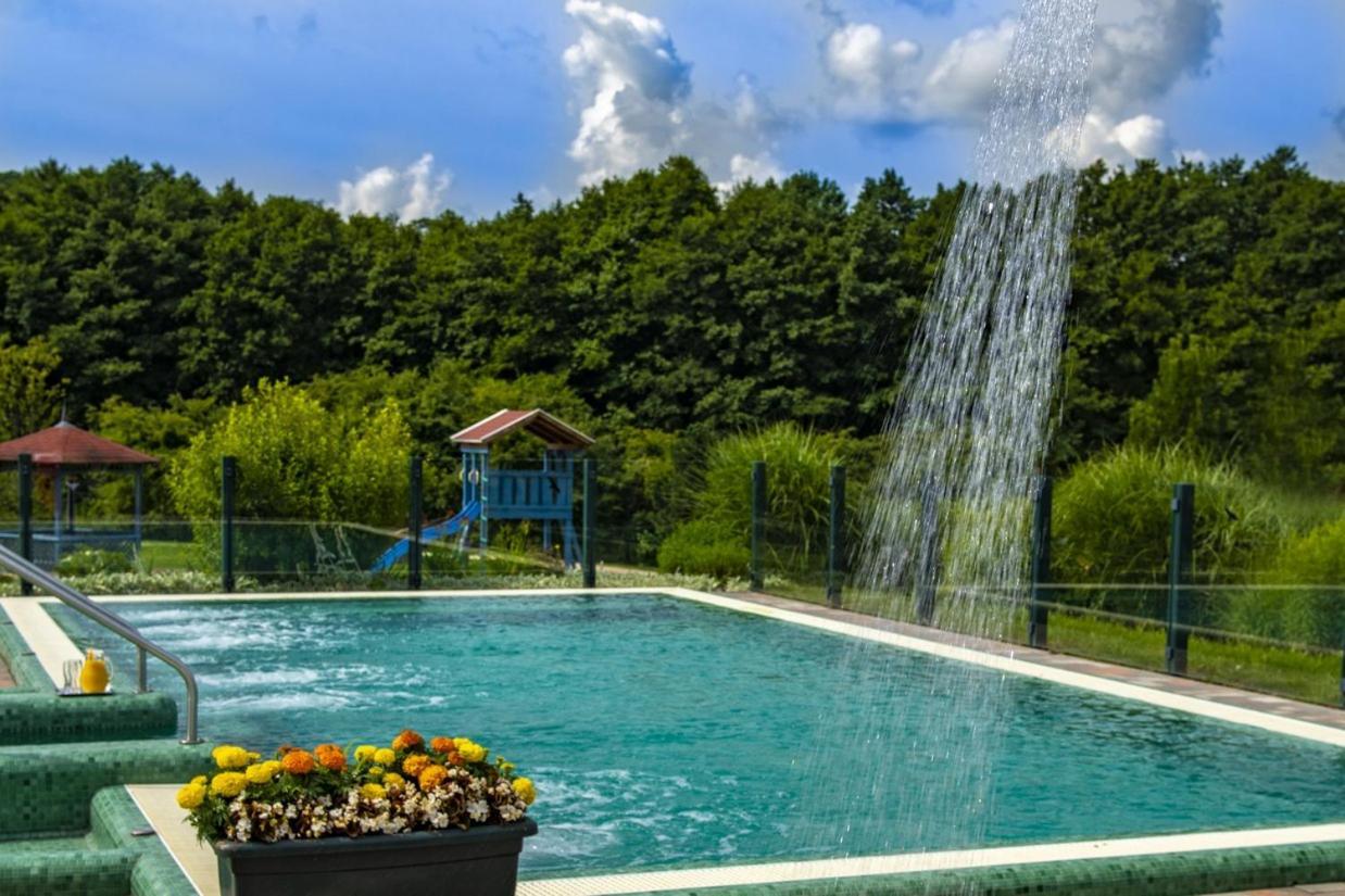 Hotel Forest Hills Zirc Εξωτερικό φωτογραφία