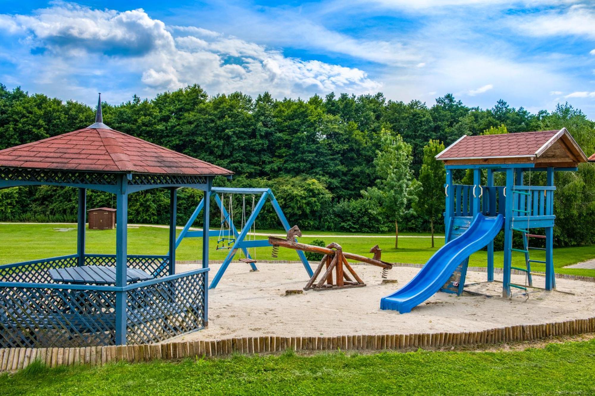 Hotel Forest Hills Zirc Εξωτερικό φωτογραφία